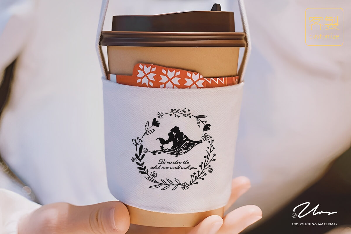 阿拉丁杯套,杯袋,飲料杯套,飲料杯袋,帆布袋,杯套,杯袋,飲料杯套,飲料杯袋,帆布袋,環保袋,客製杯套,杯袋,飲料杯套,飲料杯袋,帆布袋,客製環保袋,客製婚禮小物,客製小物,婚禮小物,實用婚禮小物,推薦婚禮小物,熱門婚禮小物,創意婚禮小物,迎賓禮,二進禮,探房禮,活動禮,桌上禮