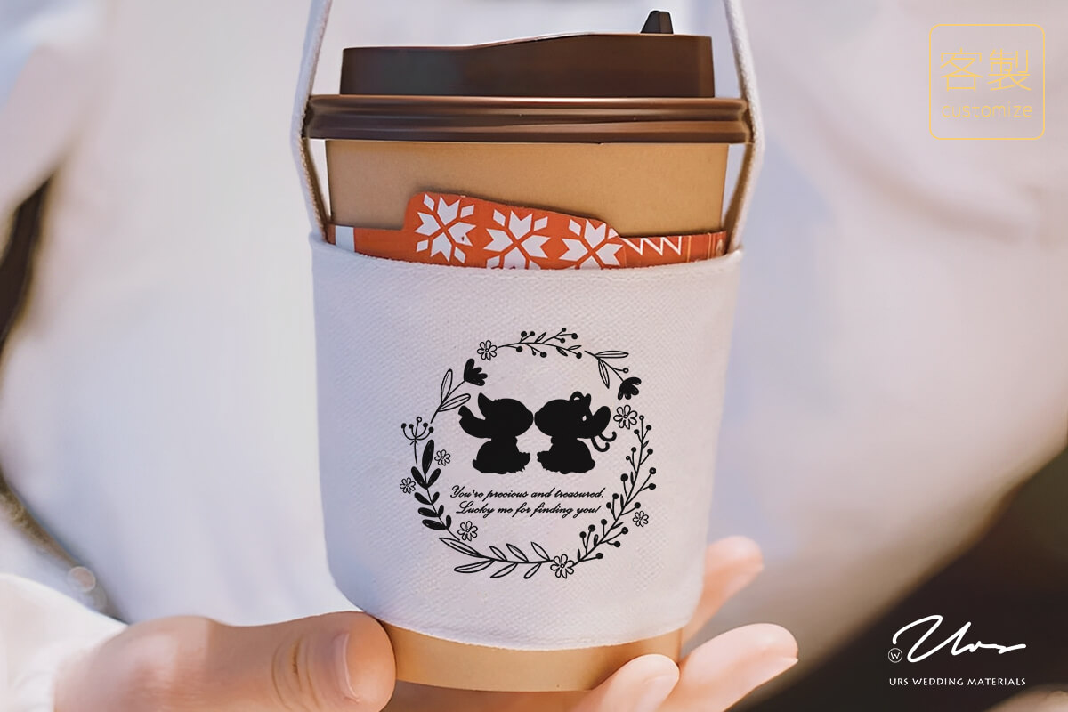 史迪奇杯套,杯袋,飲料杯套,飲料杯袋,帆布袋,杯套,杯袋,飲料杯套,飲料杯袋,帆布袋,環保袋,客製杯套,杯袋,飲料杯套,飲料杯袋,帆布袋,客製環保袋,客製婚禮小物,客製小物,婚禮小物,實用婚禮小物,推薦婚禮小物,熱門婚禮小物,創意婚禮小物,迎賓禮,二進禮,探房禮,活動禮,桌上禮