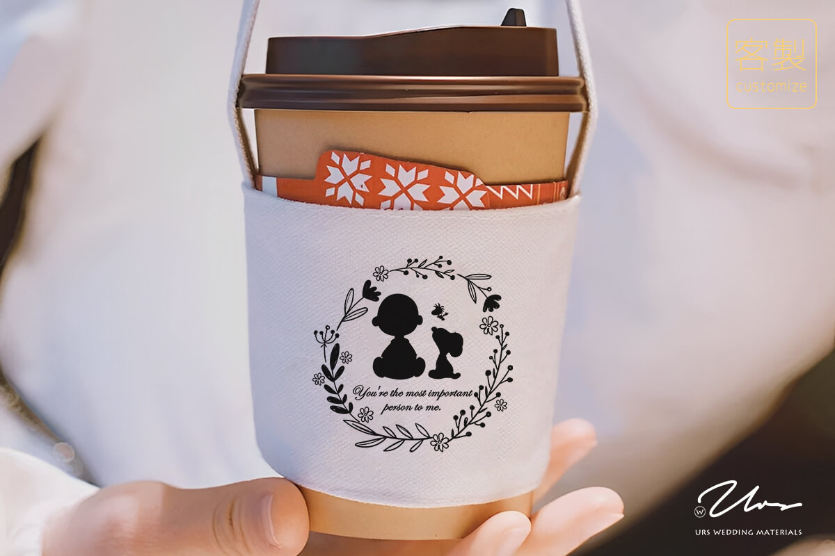 史努比杯套,杯袋,飲料杯套,飲料杯袋,帆布袋,杯套,杯袋,飲料杯套,飲料杯袋,帆布袋,環保袋,客製杯套,杯袋,飲料杯套,飲料杯袋,帆布袋,客製環保袋,客製婚禮小物,客製小物,婚禮小物,實用婚禮小物,推薦婚禮小物,熱門婚禮小物,創意婚禮小物,迎賓禮,二進禮,探房禮,活動禮,桌上禮