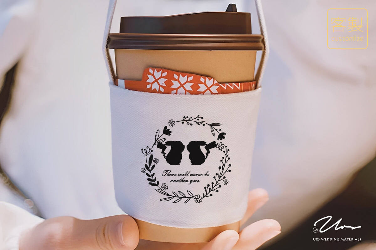皮卡丘杯套,杯袋,飲料杯套,飲料杯袋,帆布袋,杯套,杯袋,飲料杯套,飲料杯袋,帆布袋,環保袋,客製杯套,杯袋,飲料杯套,飲料杯袋,帆布袋,客製環保袋,客製婚禮小物,客製小物,婚禮小物,實用婚禮小物,推薦婚禮小物,熱門婚禮小物,創意婚禮小物,迎賓禮,二進禮,探房禮,活動禮,桌上禮